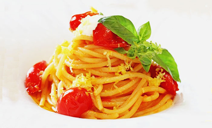 Spaghetti with “spunzillo” cherry tomatoes